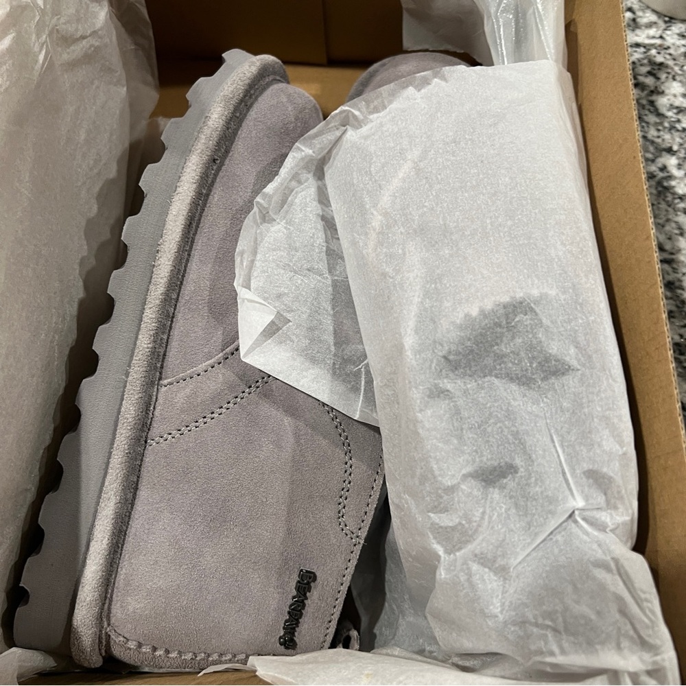 New! Bearpaw Skye grey suede Chelsea boot
